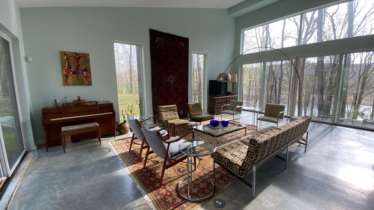 Damascus House | Modern Glass Riverfront Three Bedroom Home