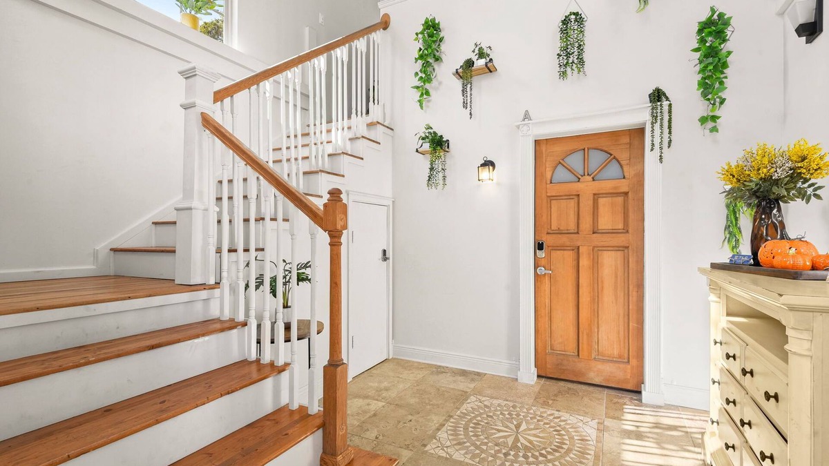 Mid City South House | Modern Grande Home! 3BR 2 Kitchens! Fenced Yard!