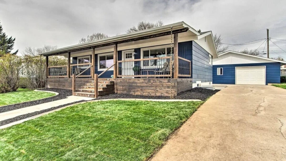Great Falls House | Modern Great Falls Gem: Luxurious 4-Bedroom Designer Ranch Style Home with Hot Tub | Wrecked & Refined