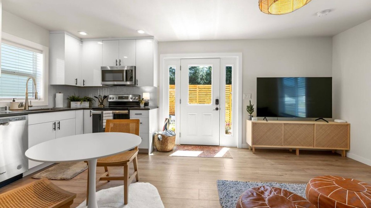 Washougal House | Modern Guest House Near Downtown!
