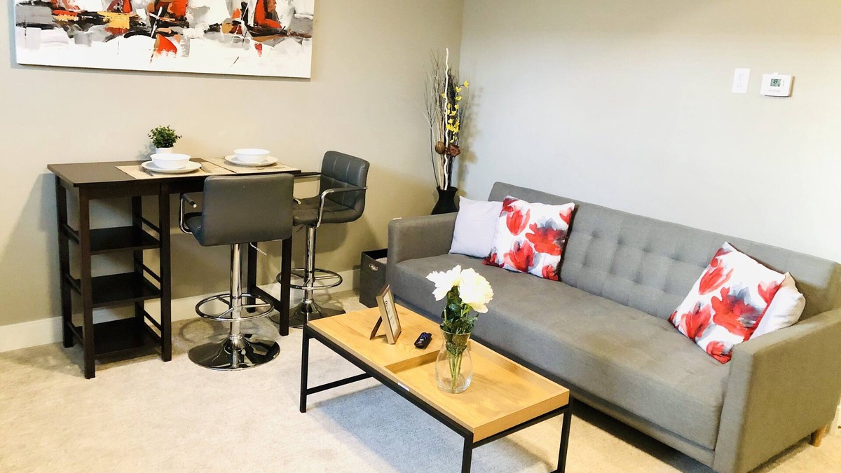 Southwest Edmonton House | Modern Guest Suite with Fully Private Entrance