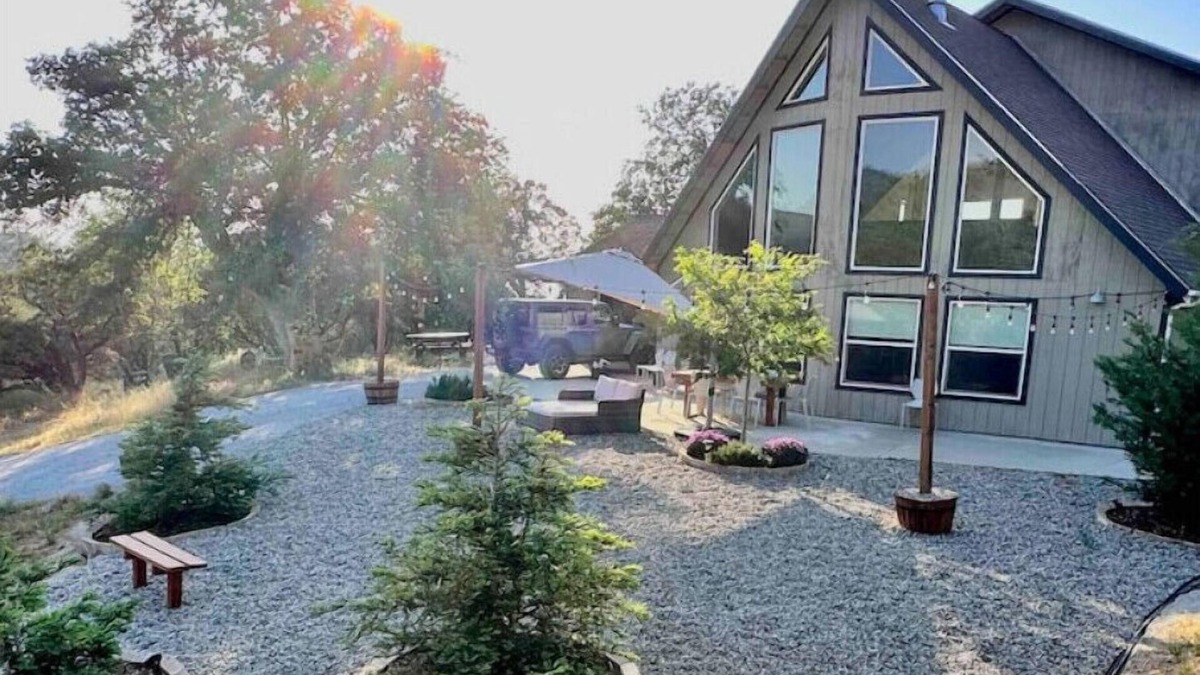 California Hot Springs House | Modern House 5 acr in Sequoia National Forest with Hot Tub, Sauna and Playground