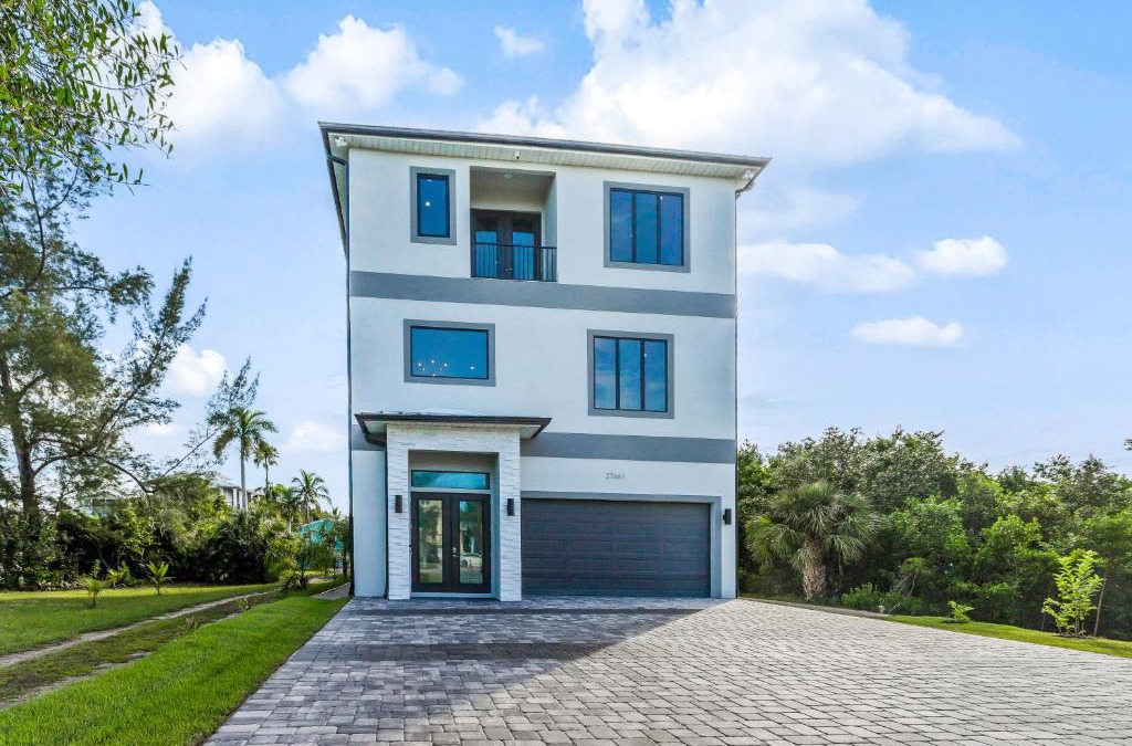 Bonita Springs House | Modern Hickory Hideaway