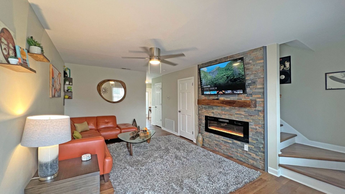 Hickory Condo | Modern Hickory Hideaway
