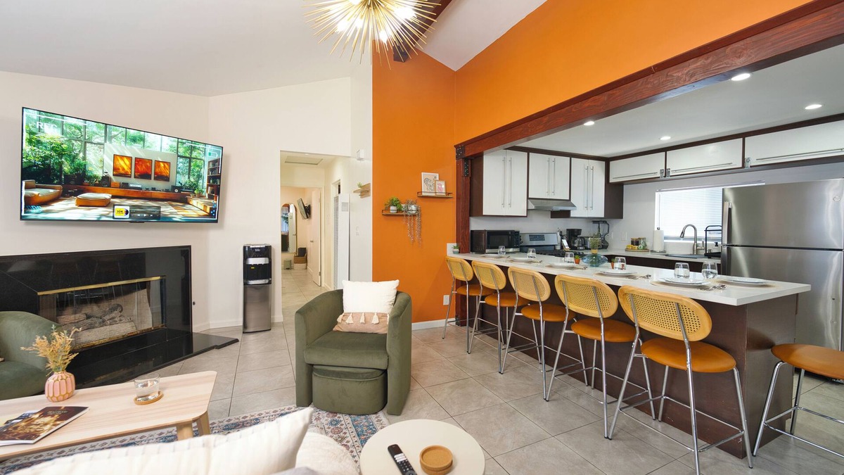 Hawthorne House | Modern Hideaway - Hot Tub + 420 Friendly Patio - Near LAX, Beach + SoFi