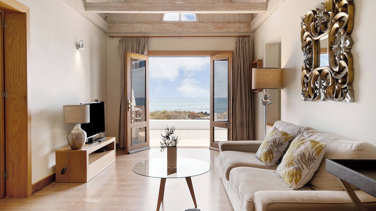 Punta Mujeres House | Modern Holiday Home Welling with Sea View and Terrace