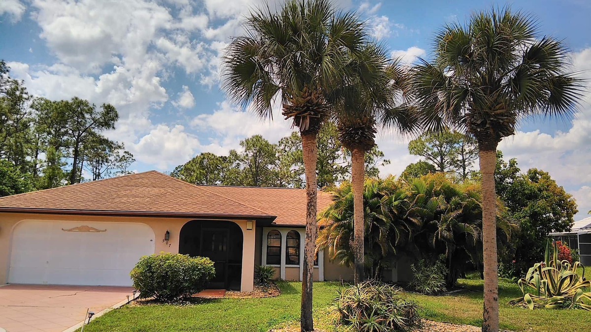Joel House | Modern holiday home in a quiet location with lots of privacy.