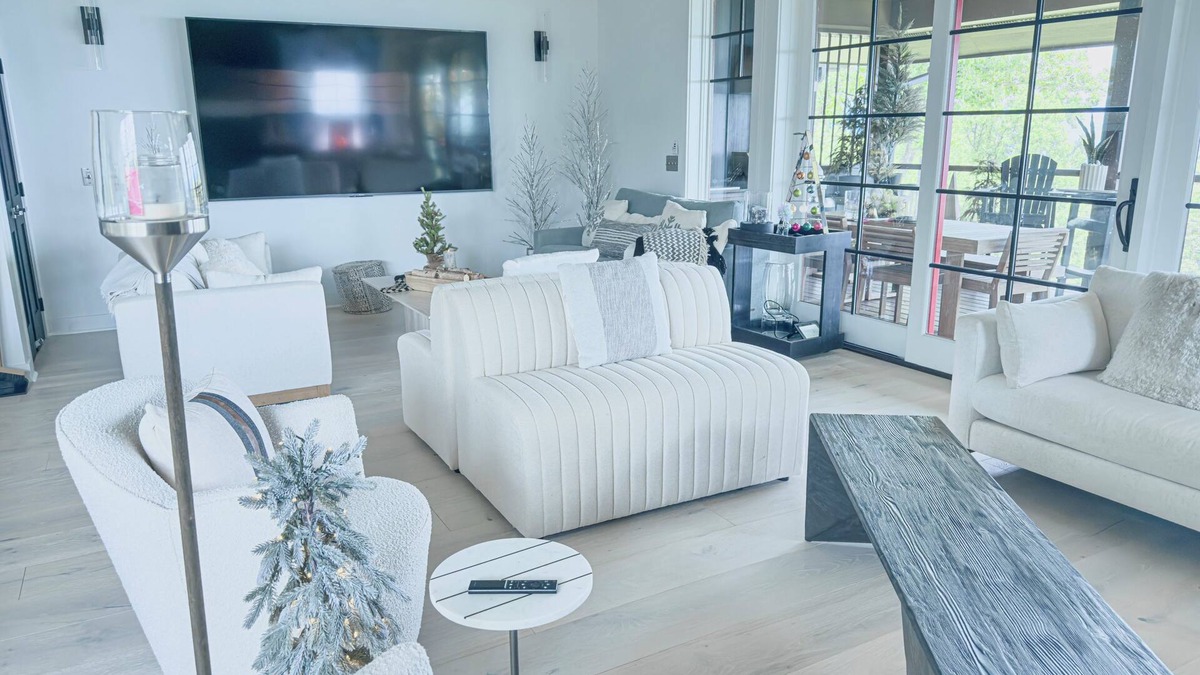 Lenoir Condo | Modern Holiday Penthouse by Yule!