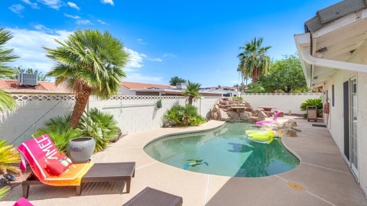 Henderson House | Modern Home 20min From the Airport
