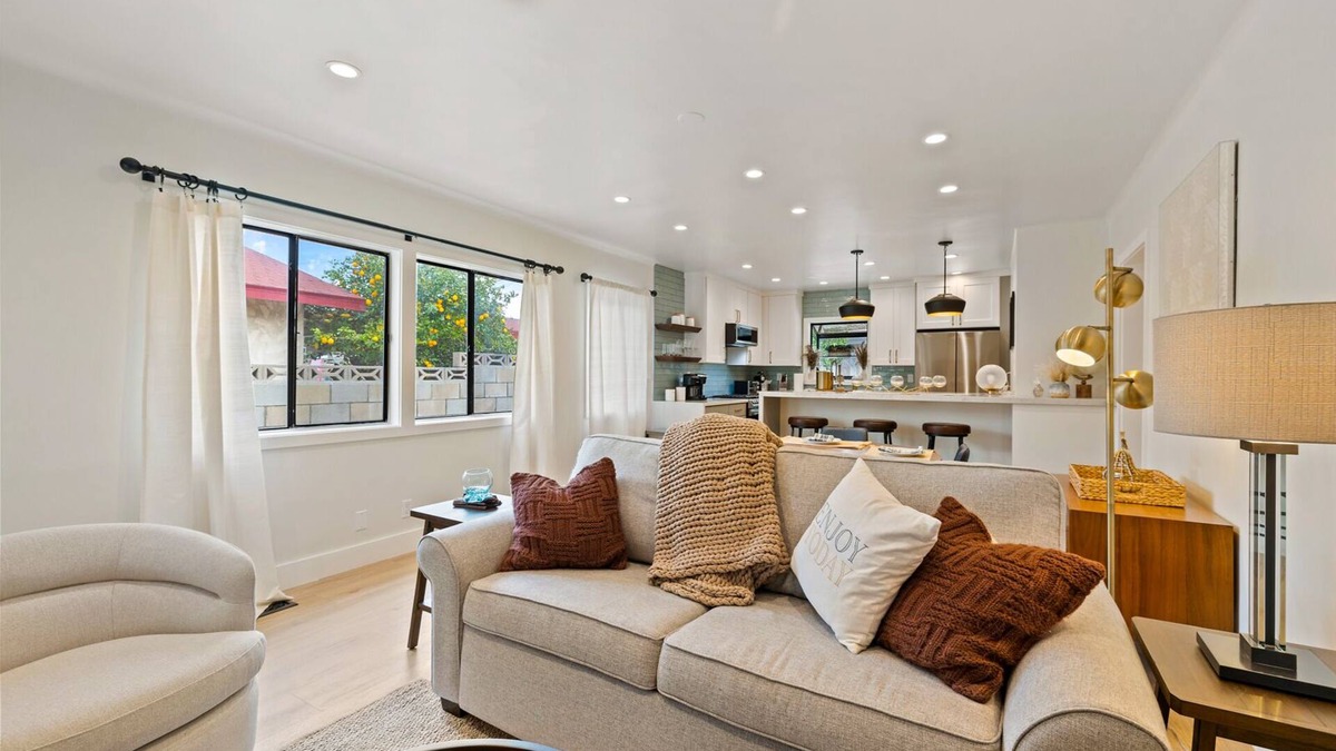 Atwater Village Apartment | Modern Home - 5 Mins walk from Atwater Village Shops and Restaurants!