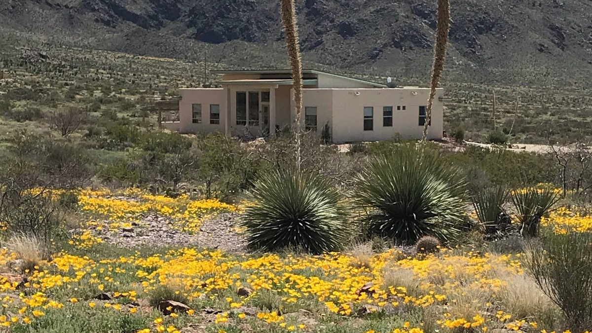 Mesilla Park House | Modern home boarding desert wilderness and National Organ Mountain Monument .n