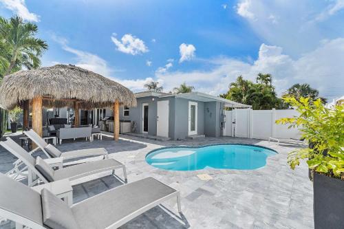 Oakland Park House | Modern Home in FTL Hot Tub & Dogs Welcome