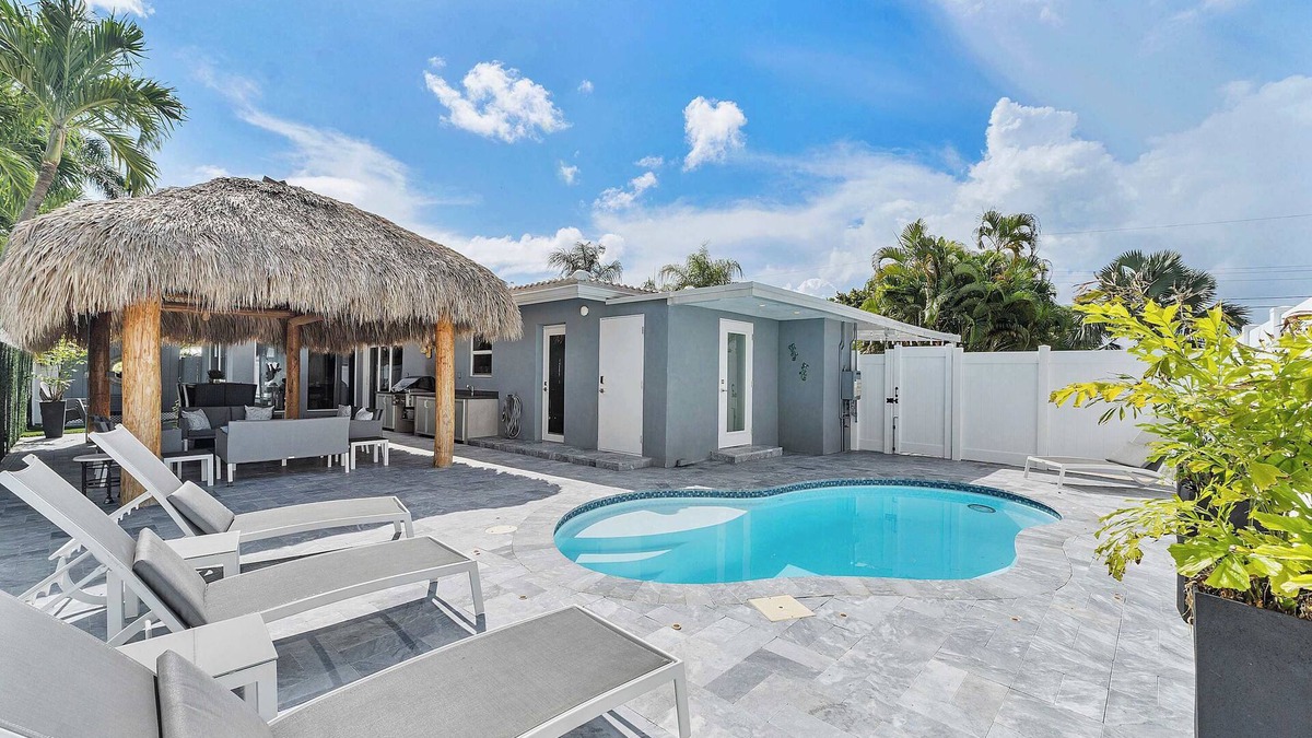 Coral Heights House | Modern Home in FTL! Hot Tub & Dogs Welcome!