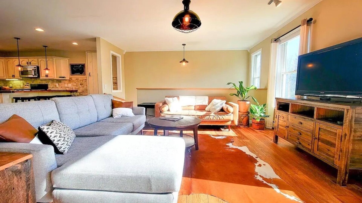 Waterbury House | Modern home, minutes to Waterbury, Stowe, and Sugarbush