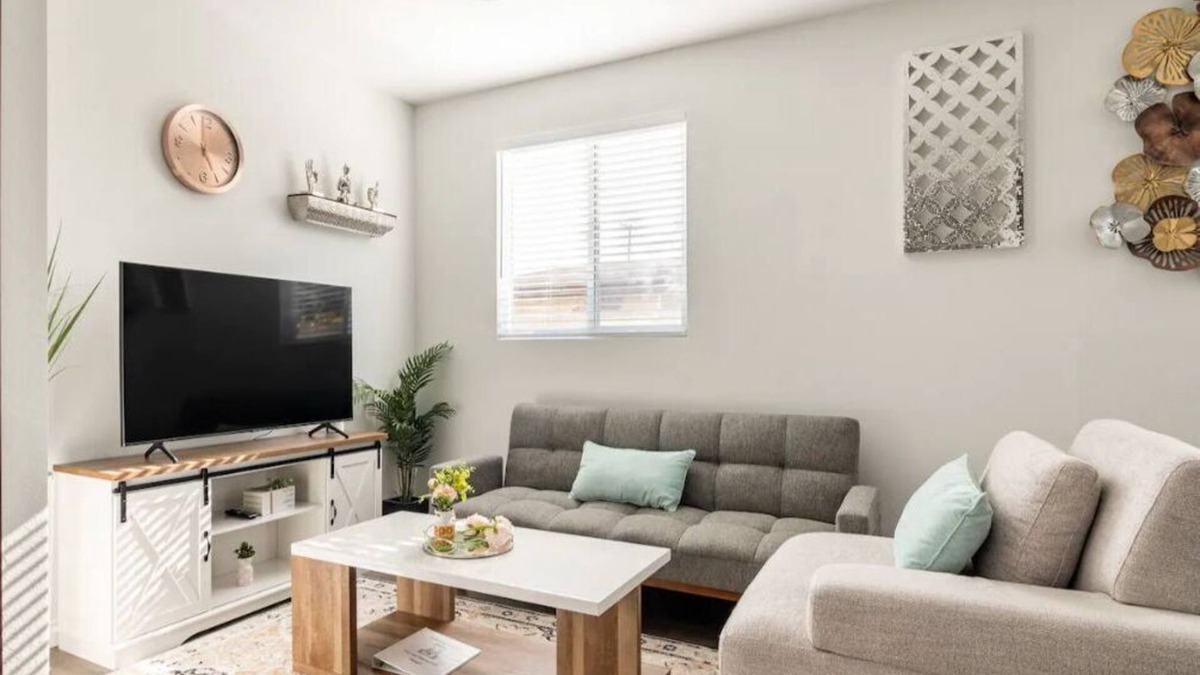 Midway City House | Modern Home Near Disneyland, Beaches, and Little Saigon
