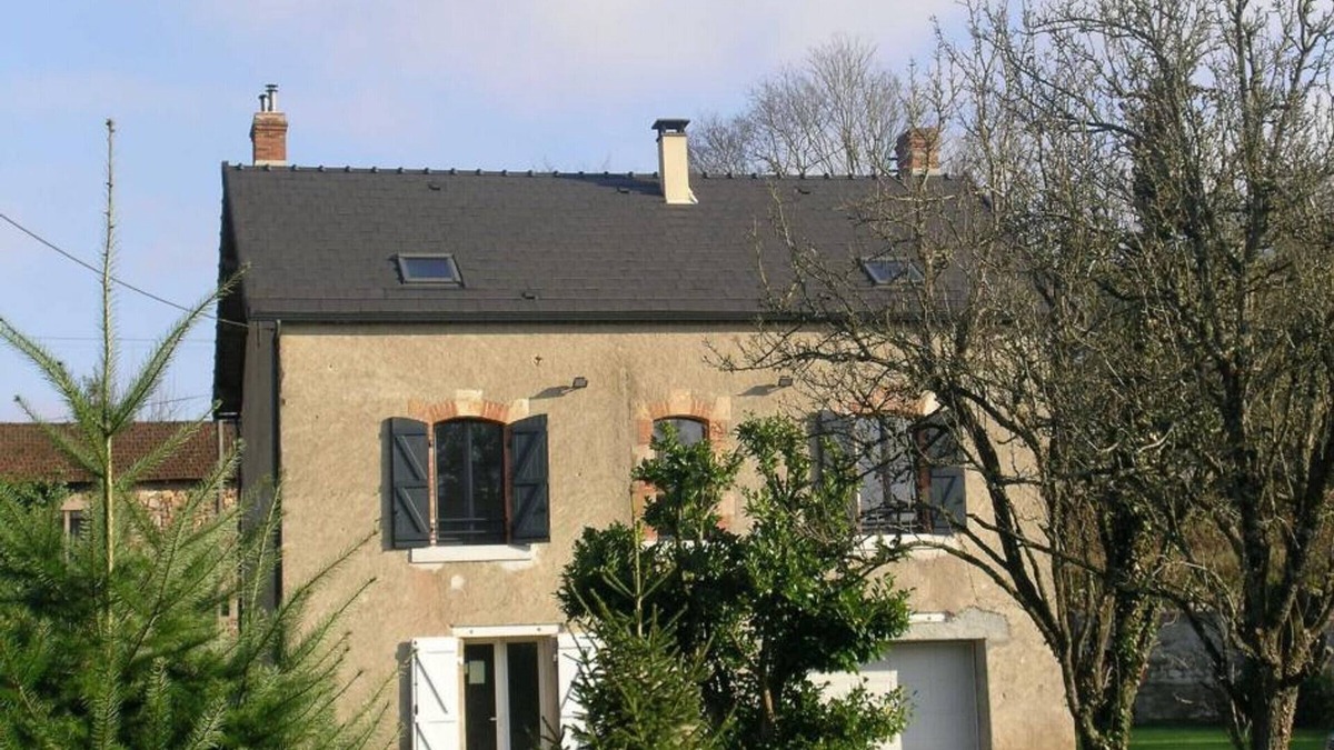 Urcay Cottage | Modern Home near River & Forest – Fireplace, Large Garden, Pet-Friendly, WiFi