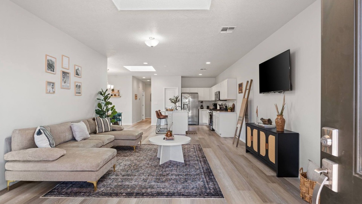 Mesa Del Sol Innovation Park House | MODERN HOME W/3BR NEXT TO AIRPORT & NETFLIX