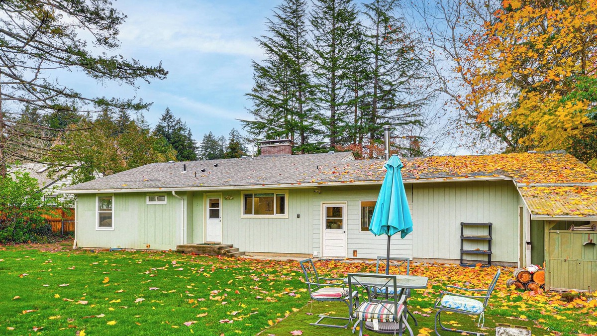 West Slope House | Modern Home w/Spacious Yard in Beaverton!