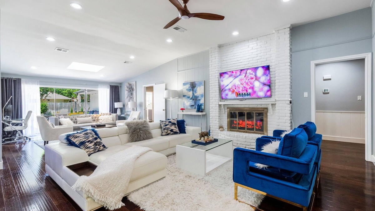 Lake Highlands House | Modern Home with a Firepit, Heated Pool & Spa
