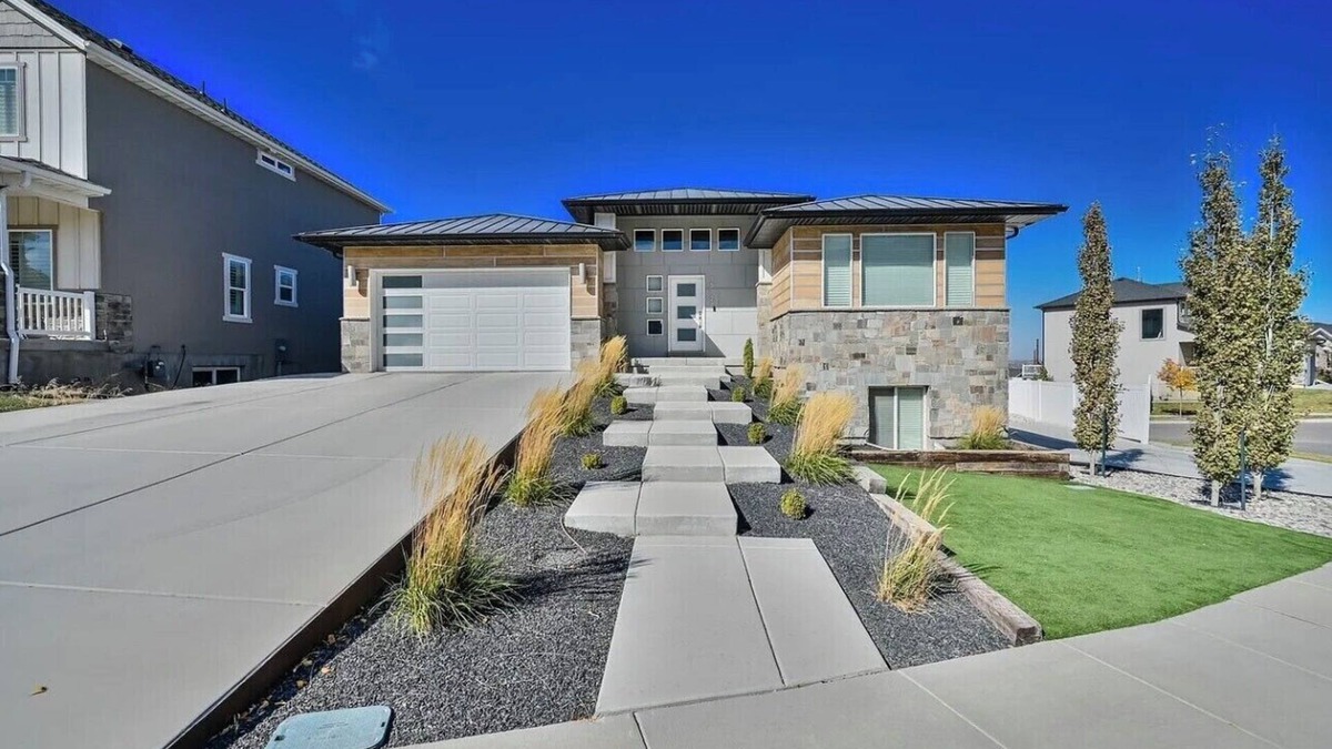 Bluffdale House | Modern Home with Beautiful Views!