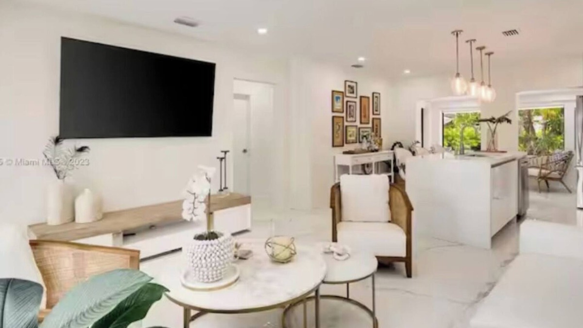 Flagami House | Modern House in Coral Gables