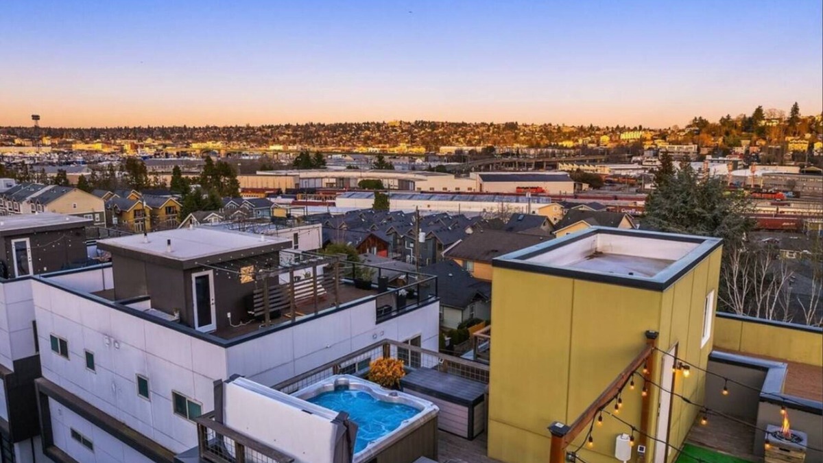 Lawton Park House | Modern House In Magnolia, Hot Tub, Rooftop Patio!