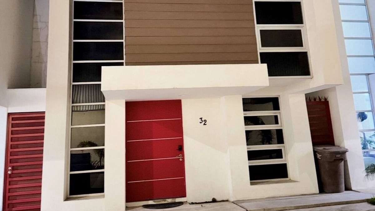 Carlos Pacheco 4 House | Modern house just 1 block from the beach