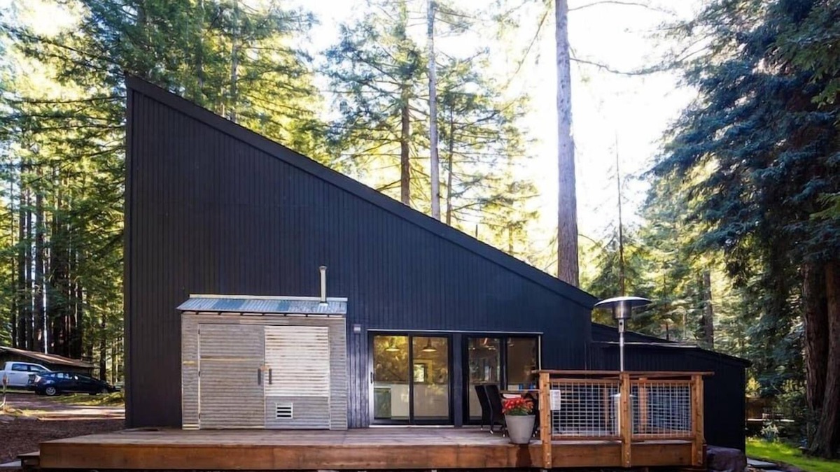 Occidental House | Modern House w. Fast Internet in 1 Acre Land