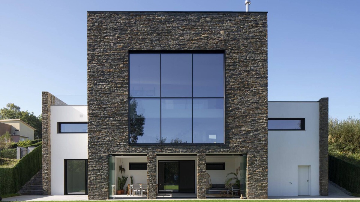 Mungia House | Modern house with pool and forest views.