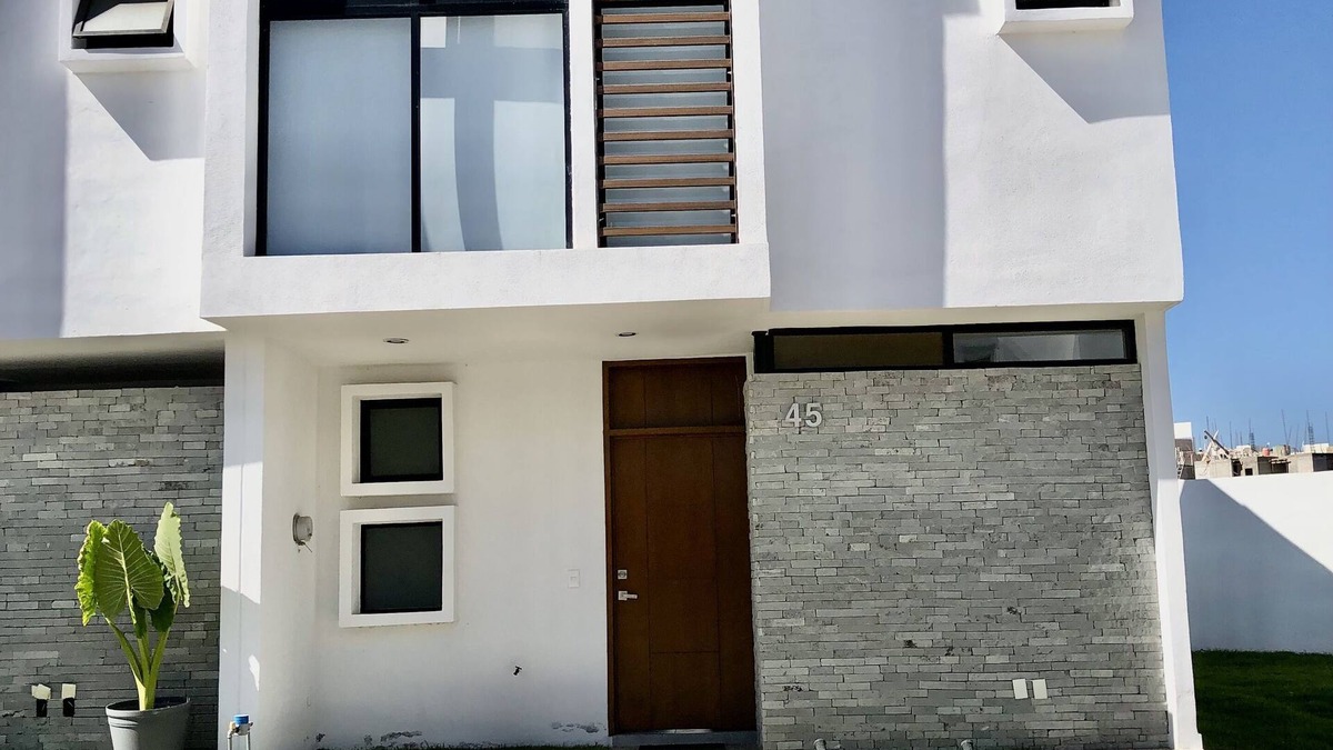 Valle Dorado House | Modern house with private garden