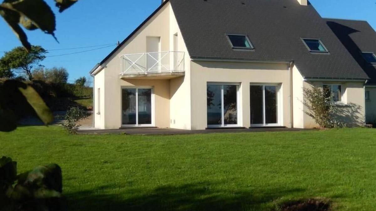 Crasville House | MODERN HOUSE WITH SEA VIEW ON PRETTY GROUND