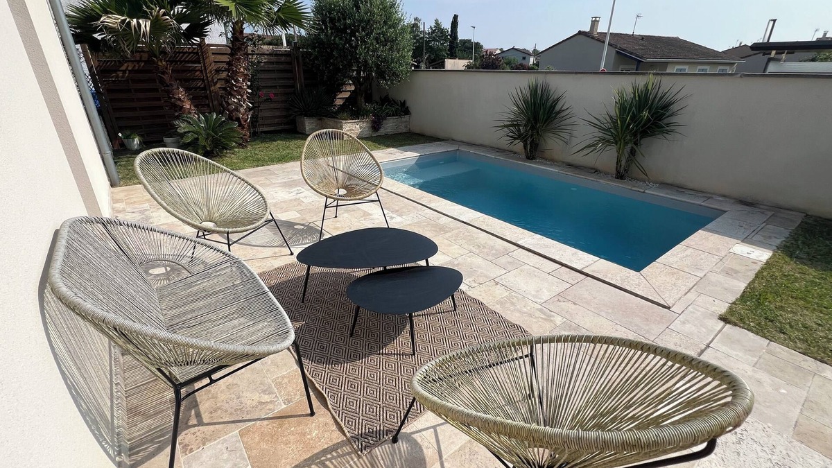 Daux House | Modern house with swimming pool, close to lake and forest