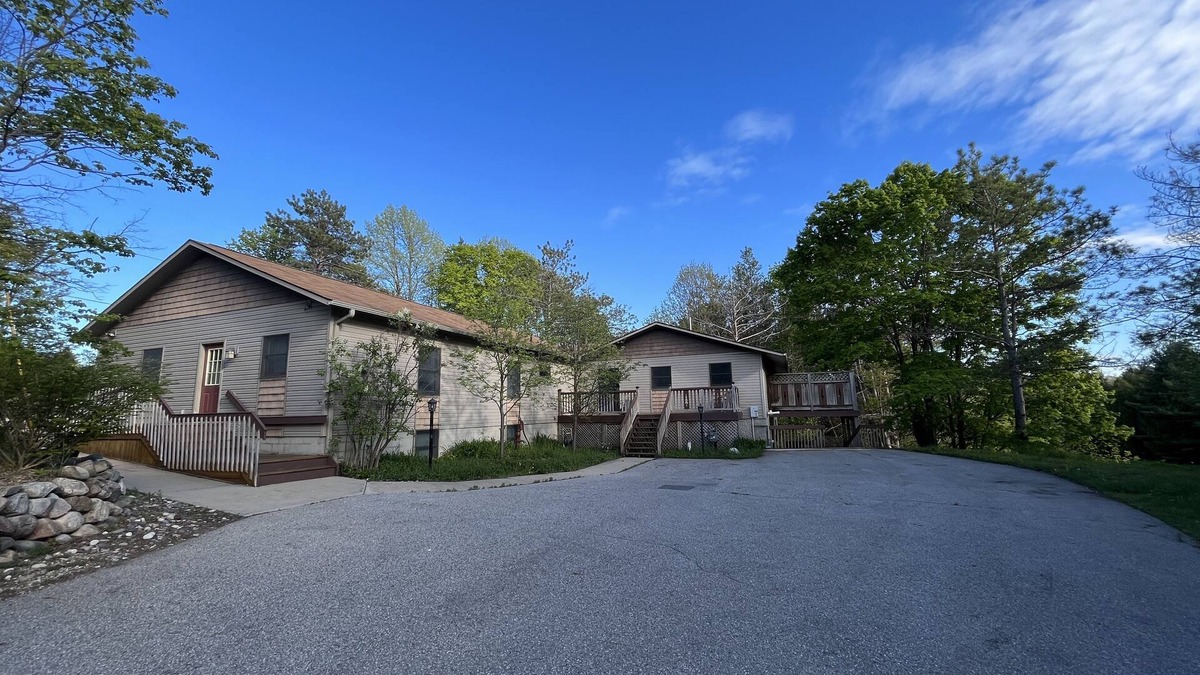 Charlevoix House | Modern, Huge, Hot Tub, Game Room! <1 mile from Lk Michigan, ADA & kid friendly!