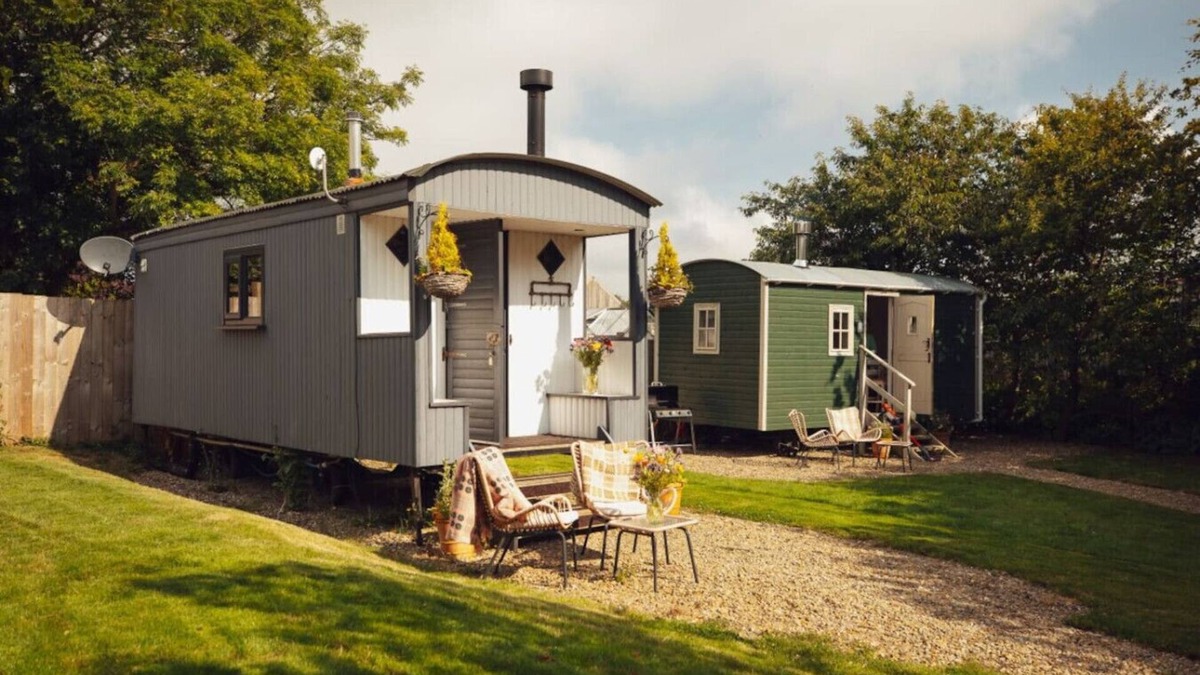 Nolton Apartment | Modern & Inviting Shepherd`s Hut Near Pembrokeshire Coast