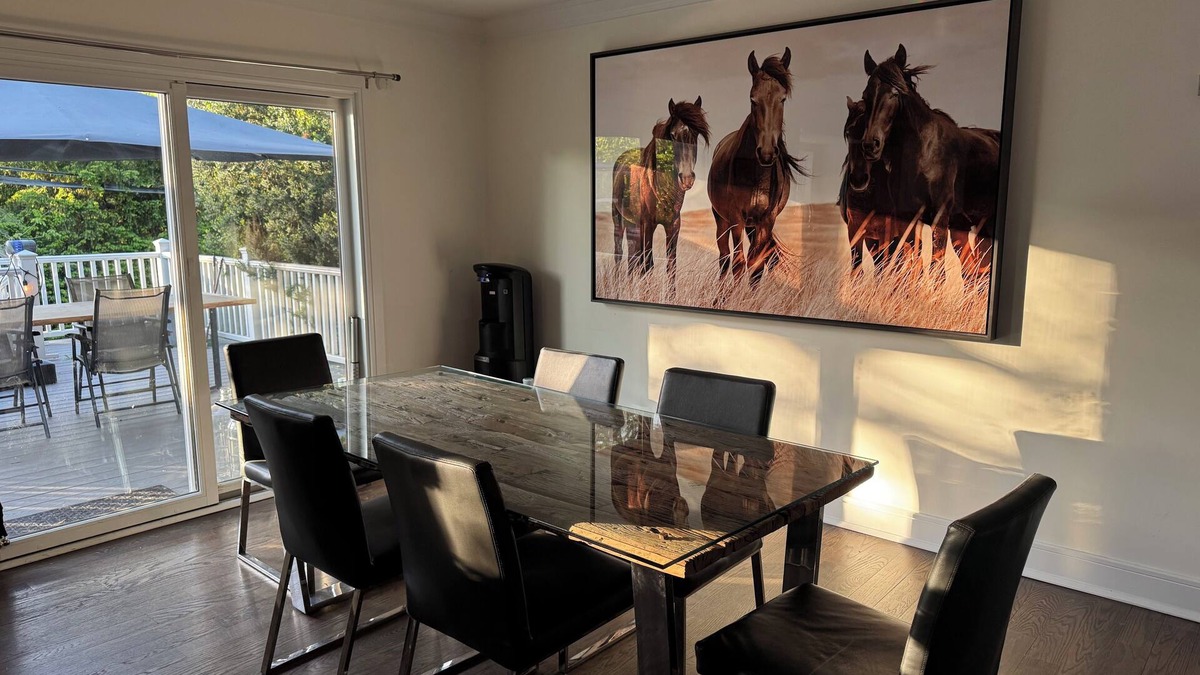 Jericho House | Modern Jericho 3BR Top Floor, Walk to everything