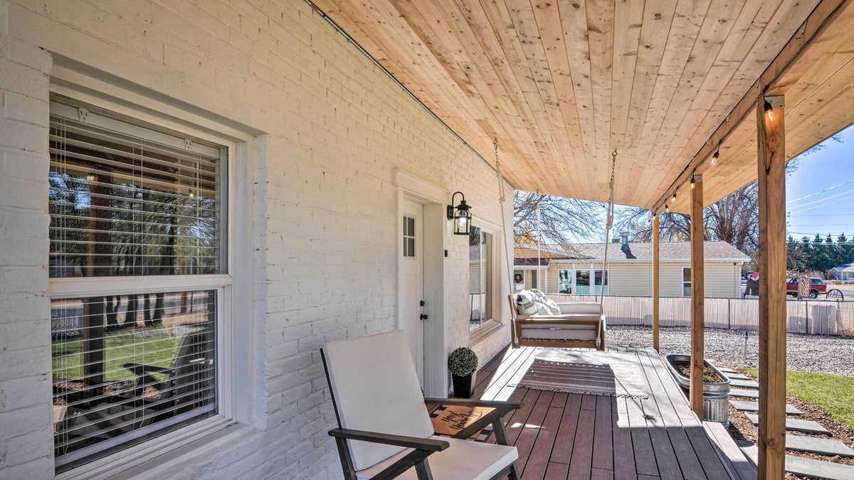Kanab Cottage | Modern Kanab Home: Fire Pit, Red Rock Views!