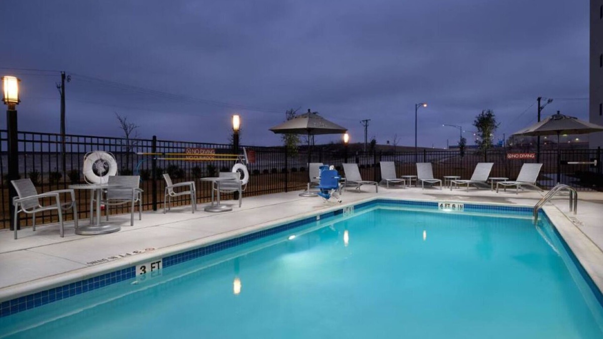 Lake Worth Hotel | Modern King Studio Near Fort Worth Stockyards and Local Attractions