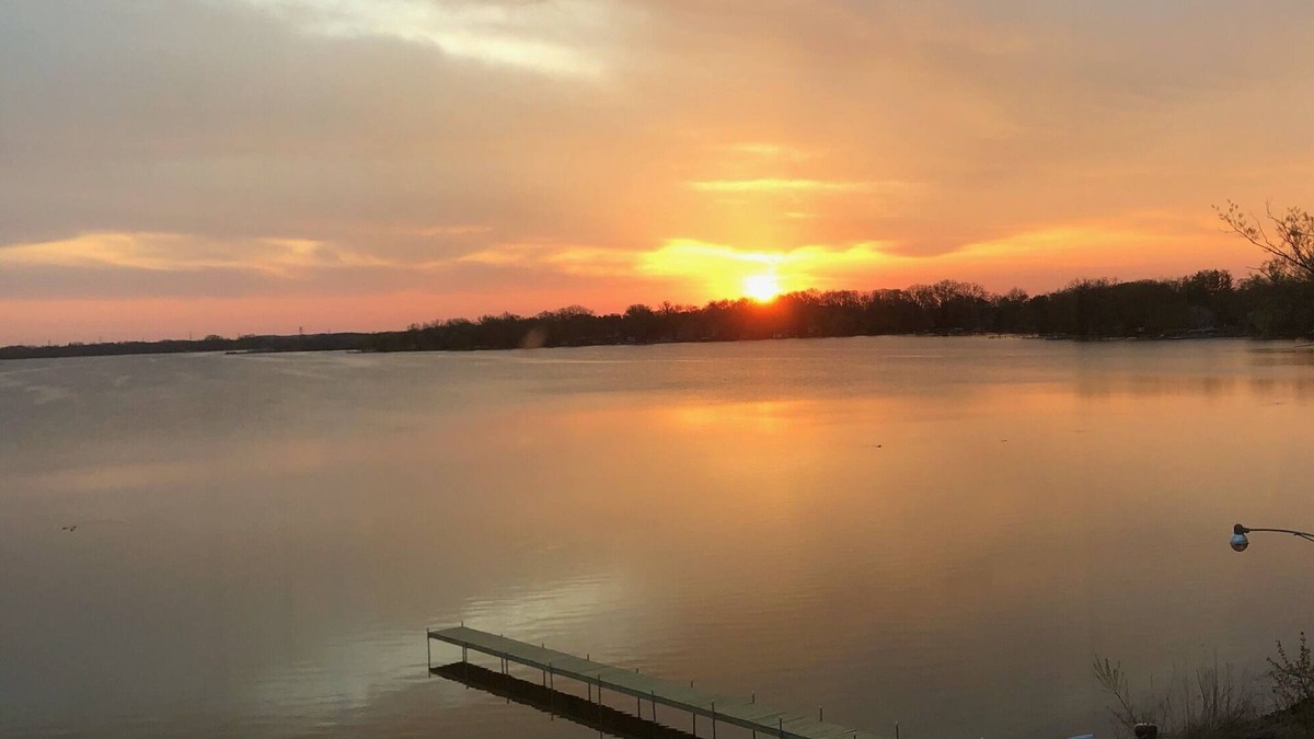 Wind Lake House | Modern Lake House: Sandy Floor, Beautiful Views
