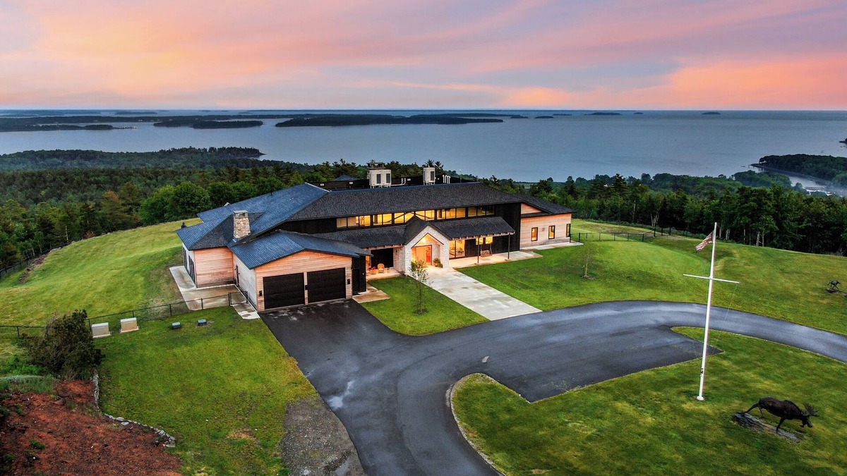Northport House | Modern Lakefront Estate/Hot Tub Gym
