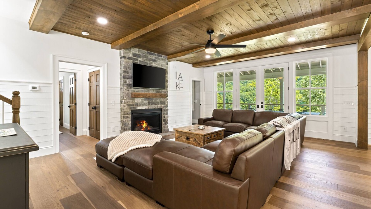 Jacksboro House | Modern lakefront retreat with private dock, game room, grill, & boat access