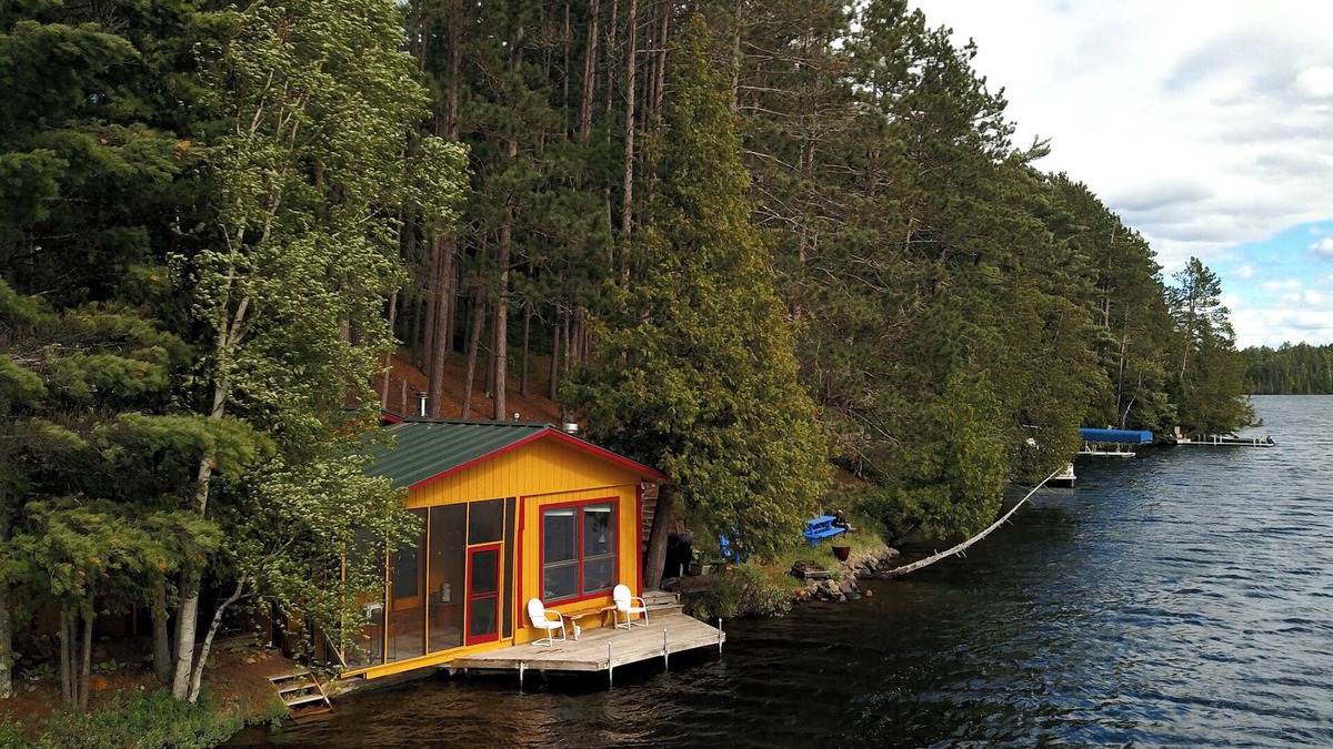 Isabella Cabin | Modern Lakeshore Cabin -on the water's edge, Boating Water Recreation and Sauna.
