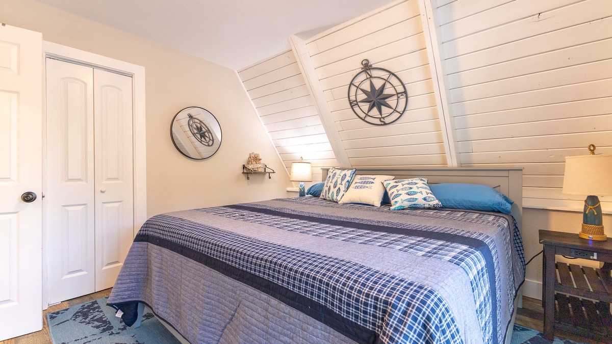 Ashley Oaks Ski Chalet | Modern Lakeside Chalet - Large Deck - Pontoon Rentals - BBQ Grill - Boat Slip
