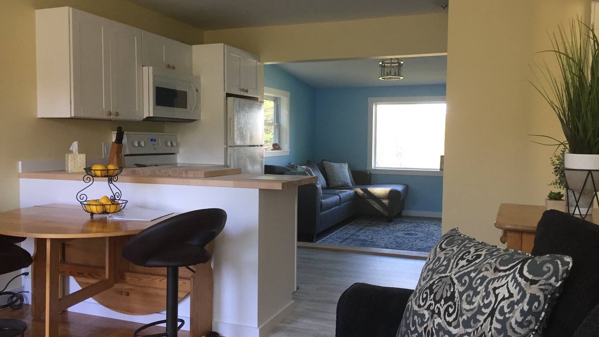 Whitefield Condo | Modern Lakeside "Home Away from Home" Near Santa's Village and Bretton Woods