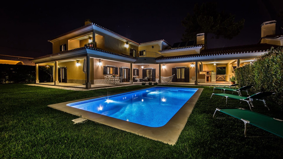 Sao Simao Villa | Modern, large and beautiful villa with pool/garden in Azeitão south of Lisbon.