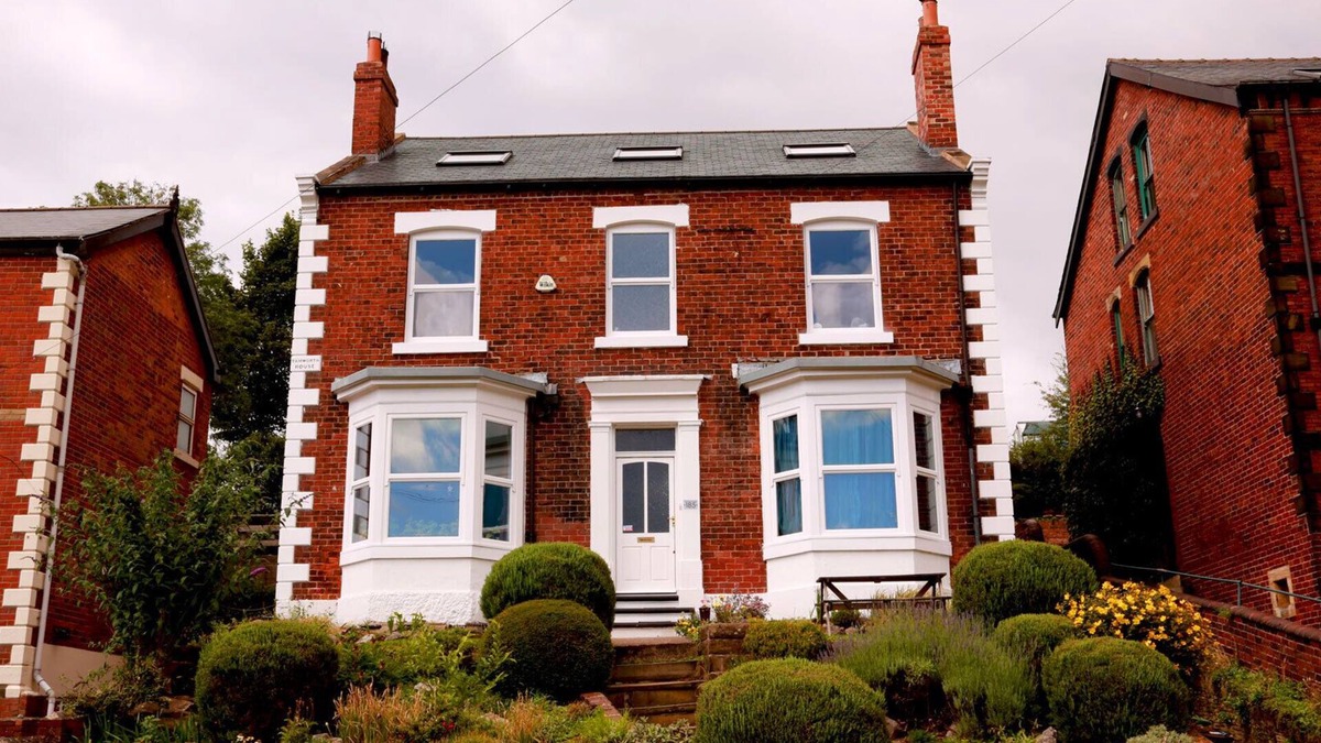Heeley Apartment | Modern Lodgings, Victorian home - Tamworth House, Sheffield.