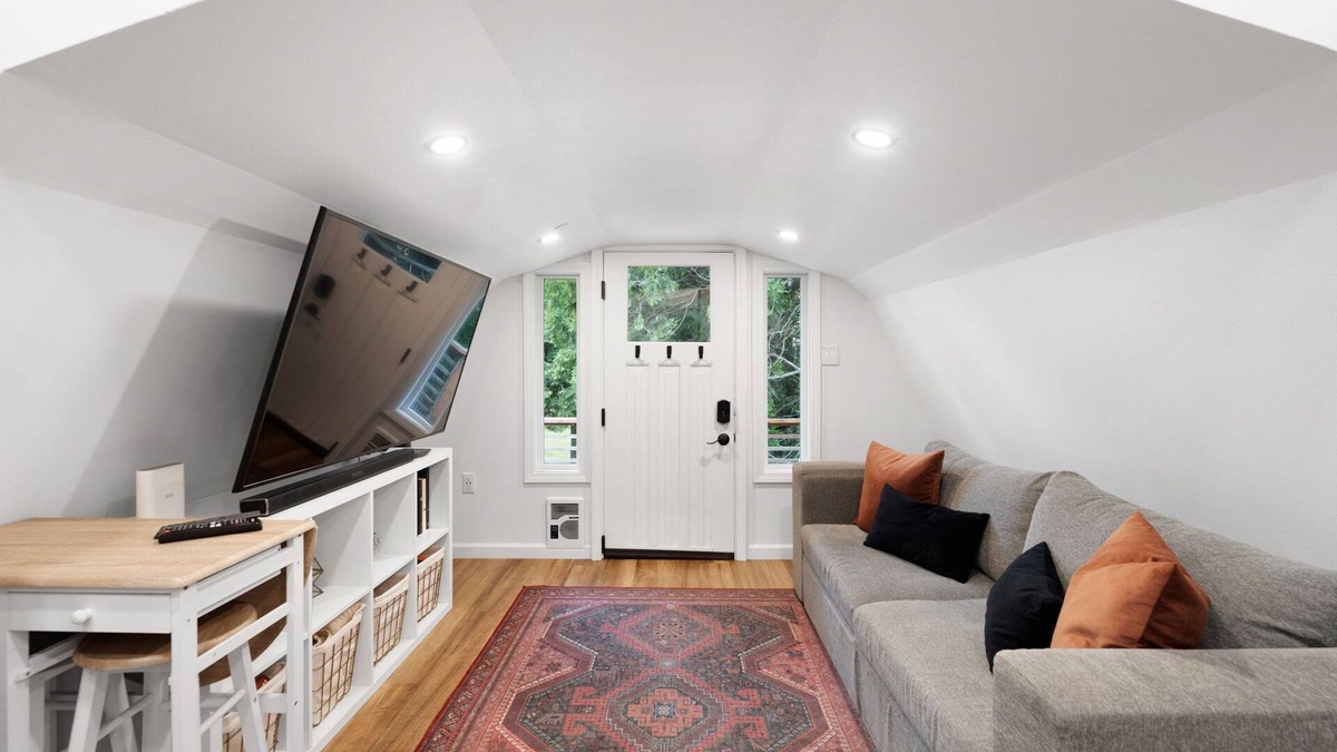 Oregon City Apartment | Modern Loft Guest House | Near Oregon City