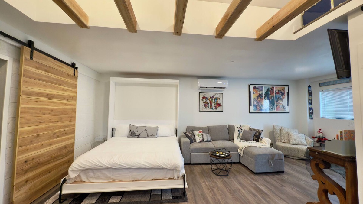 Kearns Apartment | Modern Loft Guest House- FamilyFriendly meets luxury. Within 30min of it all!