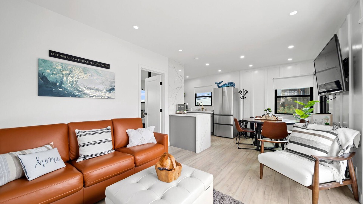 Carlsbad Village House | Modern Loft in Carlsbad Village steps to beach (Tesla Charger available)