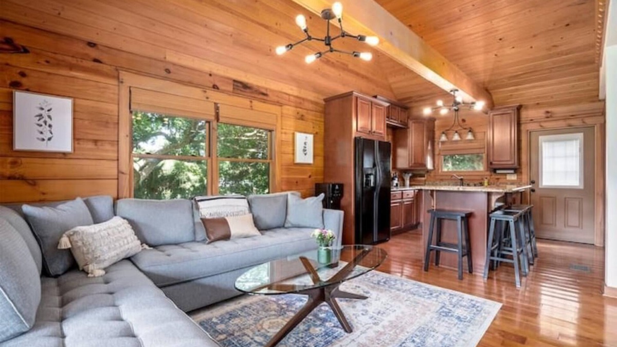 Geneva Cabin | Modern log cabin between the beach and Disney