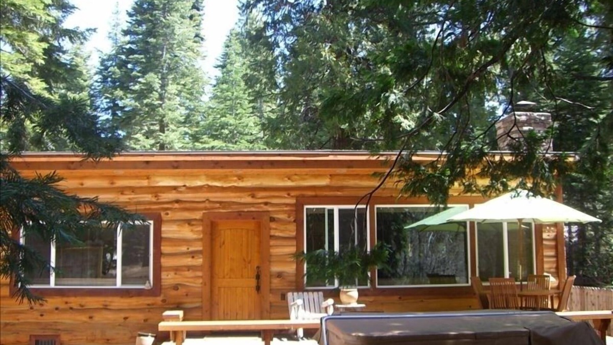 Sunnyside Cabin | MODERN LOG CABIN-HOT TUB-TAHOE PARK BCH ACCESS